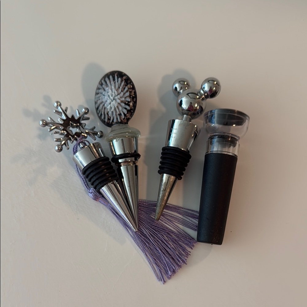 Silver Wine Bottle Stoppers Set
